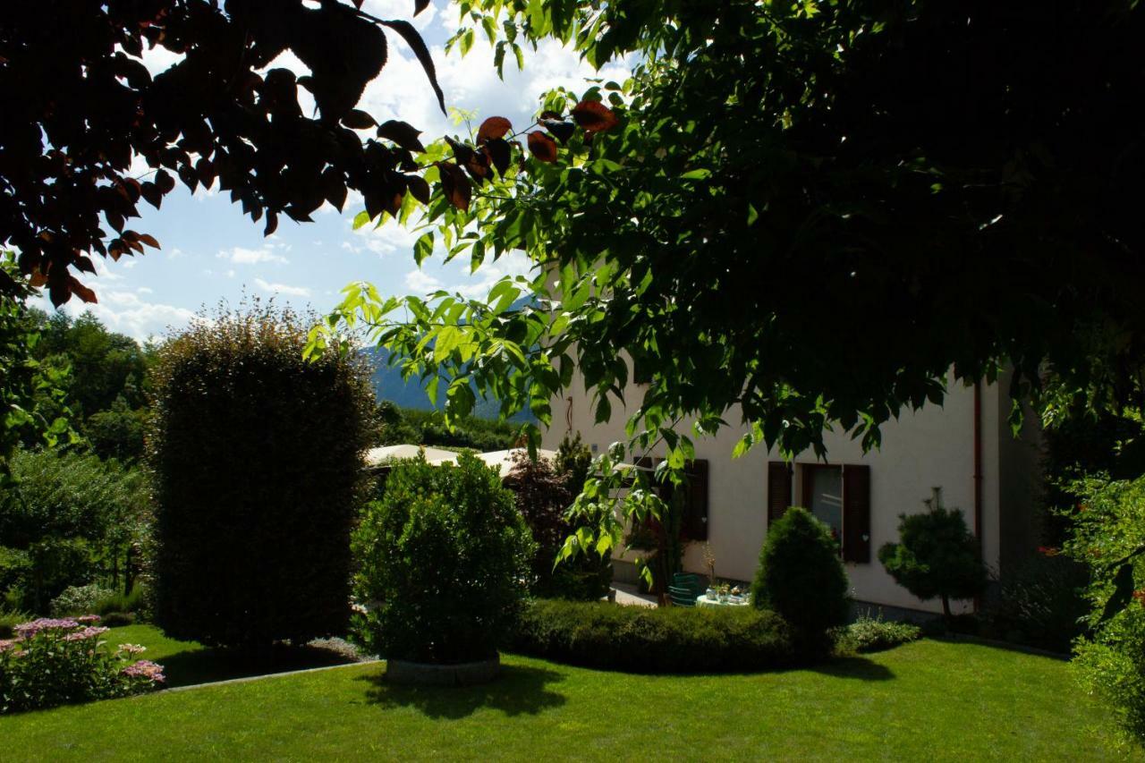 Villa La casa rosa Sernio Exterior foto