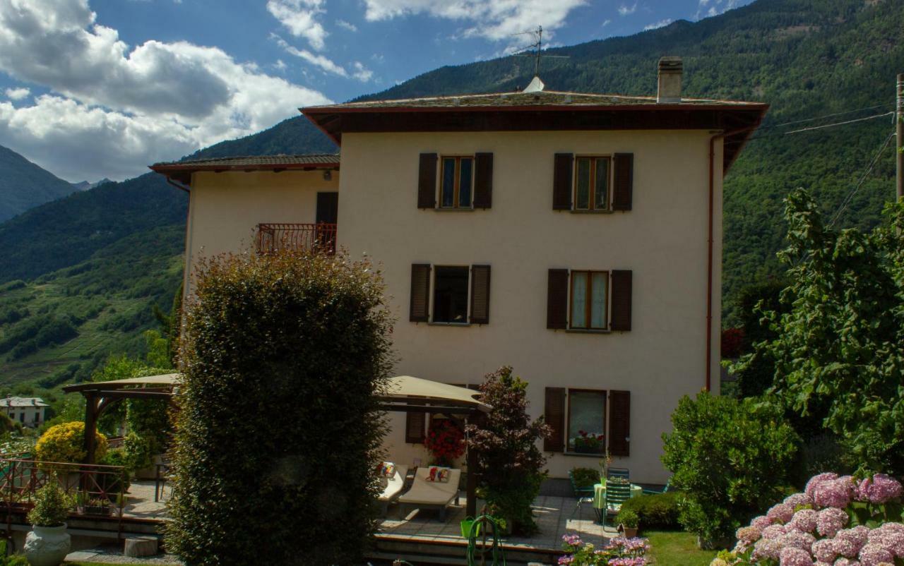 Villa La casa rosa Sernio Exterior foto